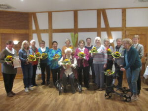 Der Kreis der geehrten LandFrauen mit der 1. Vorsitzenden Elvira Burandt.